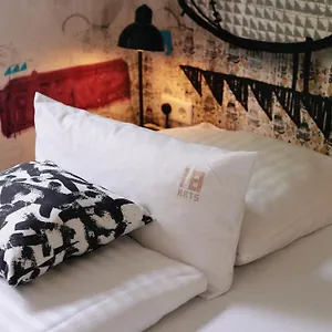 18arts - Living In A Gallery! Hotel Colonia